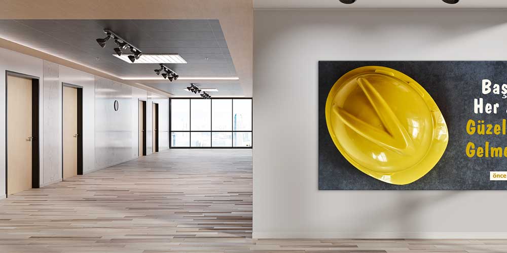 İş Güvenliği Duvar Dekoru – Baret ve Uyarı Mesajlı Büyük Ebat Baskı – 12697