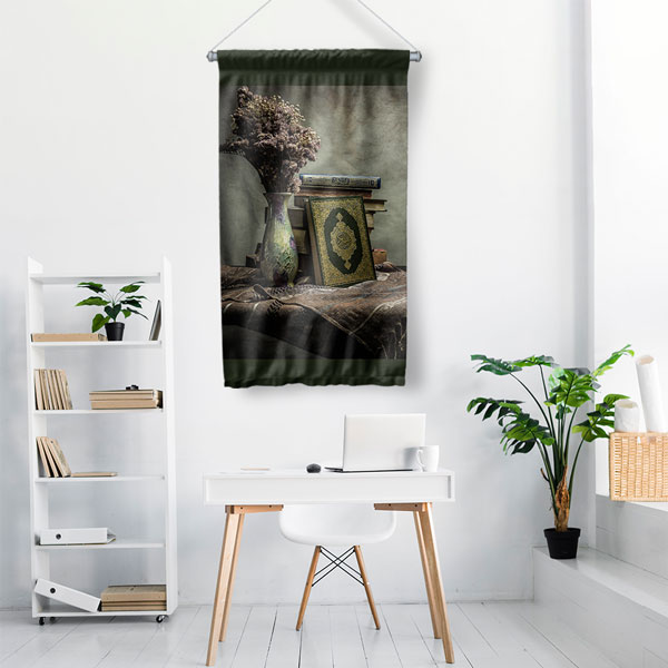 islam-duvar-dekoru-10755-01 Kur’an-ı Kerim Kitap ve Vazolu İslami Duvar Flaması 10755