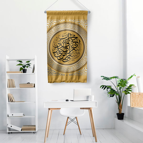 islam-hat-sanati-10730-01 Altın Renkli Hat Sanatı Kaligrafi Duvar Flaması Kumaş Baskı 10730