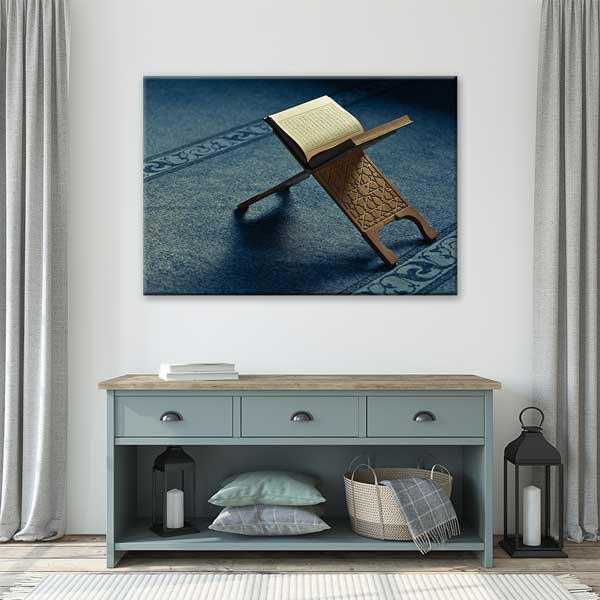 Ahşap Rahle Üzerinde Kur’an-ı Kerim Tasarımlı Kanvas Duvar Tablosu – 10896