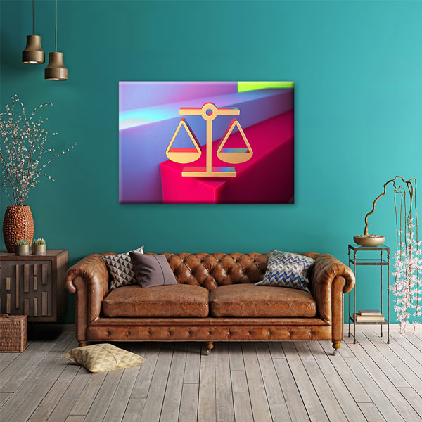 kanvas-tablolar-5255-03 Renkli Zemin Üzerinde Adalet Terazisi Temalı Kanvas Tablo – 5255