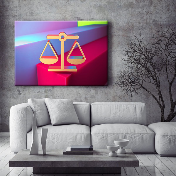kanvas-tablolar-5255-07 Renkli Zemin Üzerinde Adalet Terazisi Temalı Kanvas Tablo – 5255