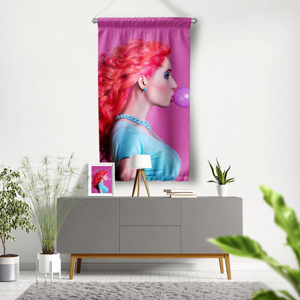 Pembe Saçlı Kadın Temalı Kuaför Duvar Flaması Kumaş Baskı 5754