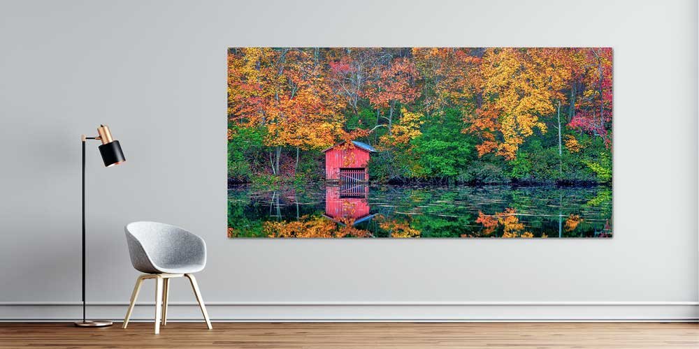 Sonbahar Ormanında Göl Kenarı Kırmızı Kulübe Manzarası Büyük Ebat Duvar Dekor Ürünü 14154