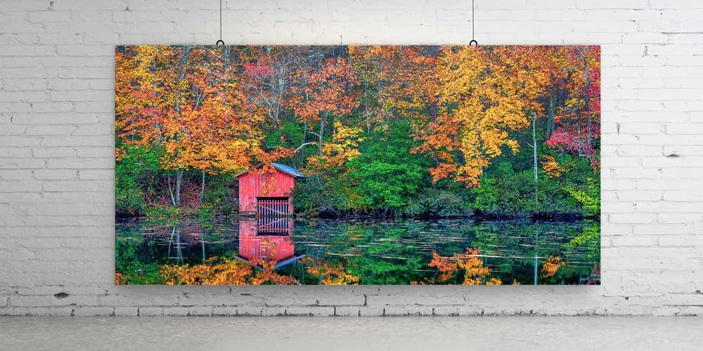Sonbahar Ormanında Göl Kenarı Kırmızı Kulübe Manzarası Büyük Ebat Duvar Dekor Ürünü 14154