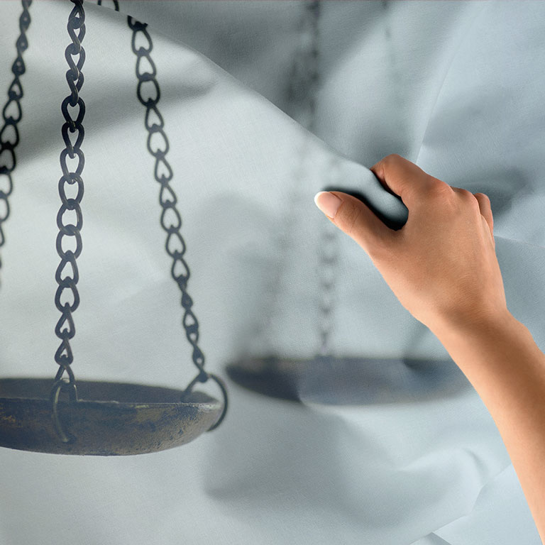 lawyer-office-wall-decor-5311-05 Adalet Heykeli Terazi Detaylı Hukuk Duvar Örtüsü Kumaş Baskı 5311