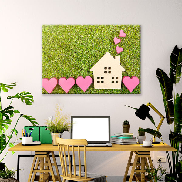 Yeşil Zemin Üzerinde Ev ve Kalpler Desenli Kanvas Tablo – 5521