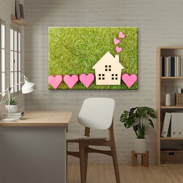 Yeşil Zemin Üzerinde Ev ve Kalpler Desenli Kanvas Tablo – 5521