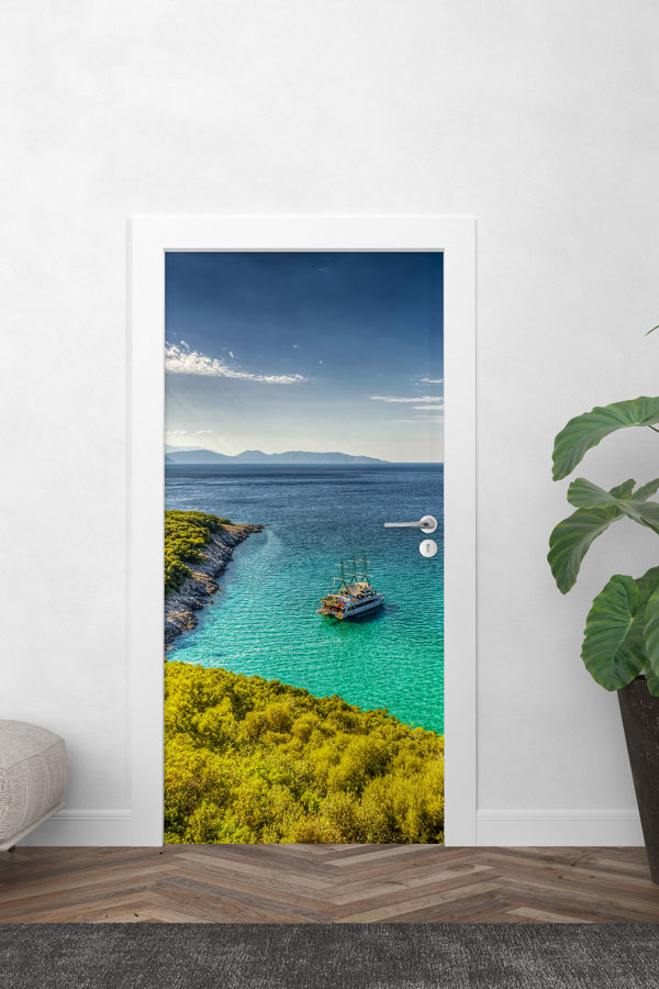 Turkuaz Koy ve Tekne Manzaralı Kapı Giydirme 9710
