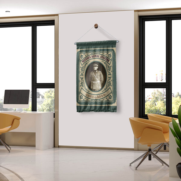 Atatürk Askeri Üniformalı Klasik Desenli Duvar Flaması Kumaş Baskı 8084