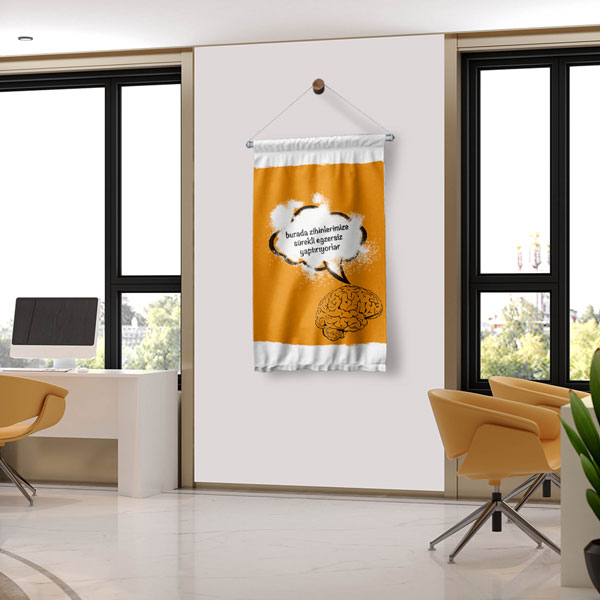 "Burada Zihinlerimize Sürekli Egzersiz Yaptırıyorlar" Motivasyonel Duvar Flaması 8071