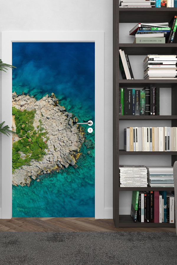 Turkuaz Deniz ve Kayalık Ada Manzaralı Kapı Giydirme 9749