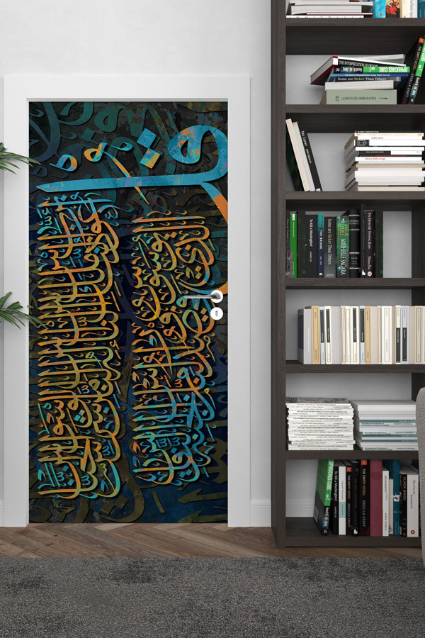Koyu Zeminli Hat Sanatı Kapı Giydirme – Turuncu ve Mavi Kaligrafi Tasarımı 9639