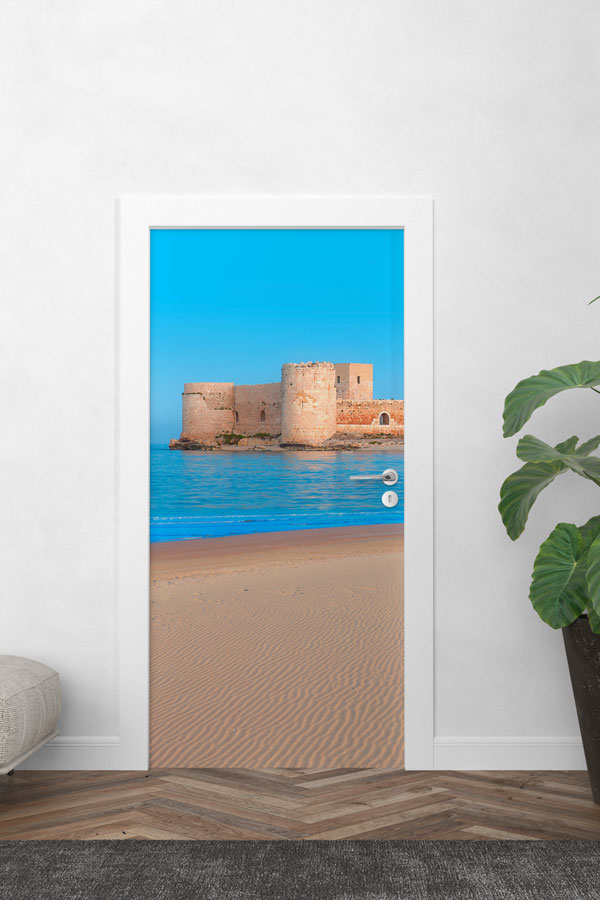 Deniz Kıyısındaki Tarihi Kale Manzarası Kapı Giydirme 9745