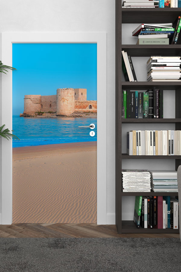 Deniz Kıyısındaki Tarihi Kale Manzarası Kapı Giydirme 9745