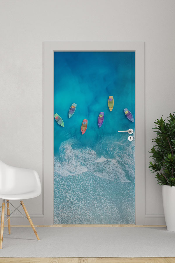 Turkuaz Deniz ve Renkli Tekneler Manzaralı Kapı Giydirme 9849