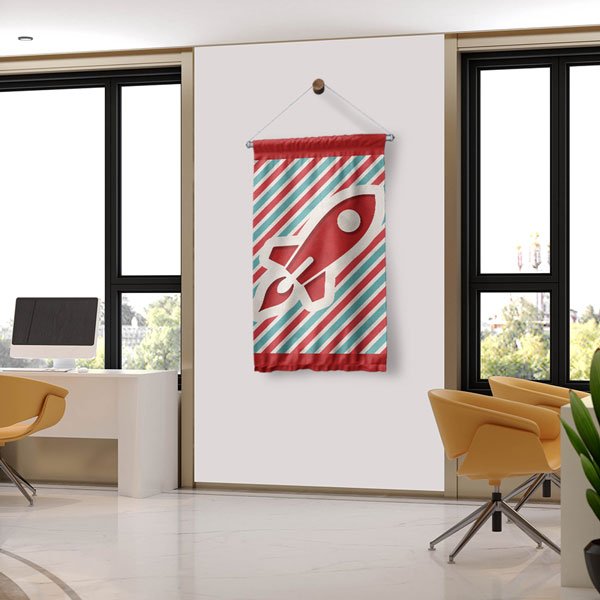 Retro Roket ve Çizgili Desenli Dekoratif Duvar Flaması - Uzay Keşfi Temalı 10307