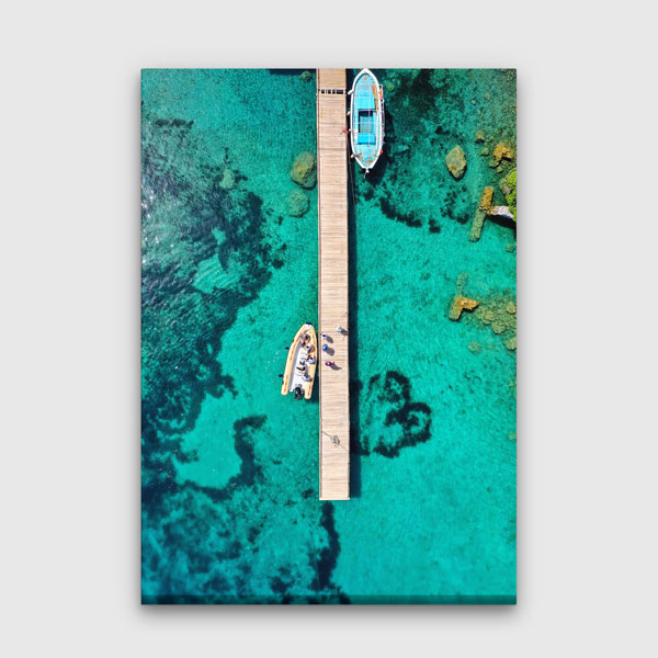 Turkuaz Denizde Ahşap İskele ve Tekneler Kanvas Tablo 12060