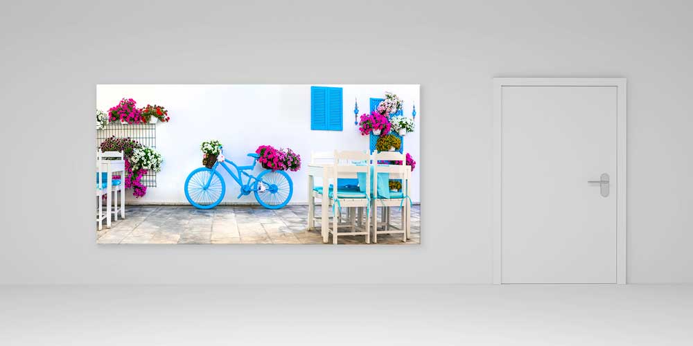 Akdeniz Tarzı Mavi Bisiklet ve Çiçekli Sokak Manzaralı Büyük Ebat Duvar Dekor Ürünü 11900