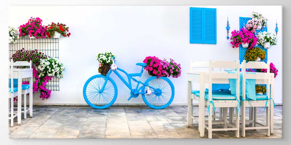 Akdeniz Tarzı Mavi Bisiklet ve Çiçekli Sokak Manzaralı Büyük Ebat Duvar Dekor Ürünü 11900
