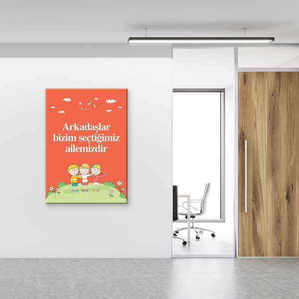 "Arkadaşlar Bizim Seçtiğimiz Ailemizdir" Duvar Tablosu - Dostluk ve Sosyal İlişkiler Posteri – B-822