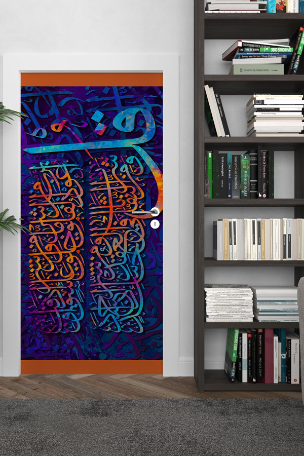 Lacivert ve Turuncu Tonlu Hat Sanatı Kapı Giydirme – Modern Kaligrafi Tasarımı 9641