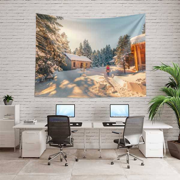 Karlı Orman ve Ahşap Evler Kış Manzarası Duvar Örtüsü Kumaş Baskı 11729