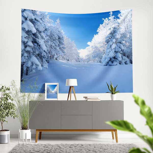 Karlı Orman Yolu ve Mavi Gökyüzü Kış Manzarası Duvar Örtüsü Kumaş Baskı 11730