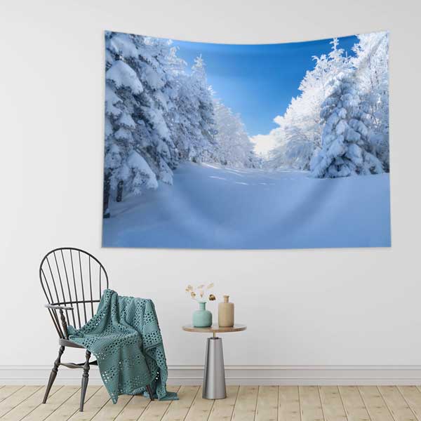 Karlı Orman Yolu ve Mavi Gökyüzü Kış Manzarası Duvar Örtüsü Kumaş Baskı 11730