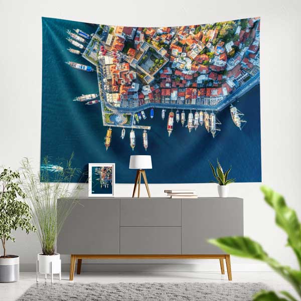 tapestry-wall-decor-11687-00 Üstten Bakış Tarihi Liman ve Marina Manzarası Duvar Örtüsü 11687