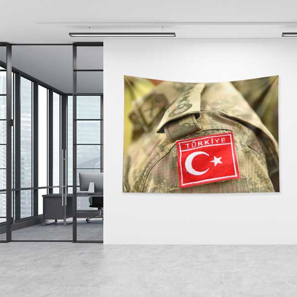 Türk Askeri Kamuflajı ve Bayrak Yamalı Duvar Örtüsü 11081
