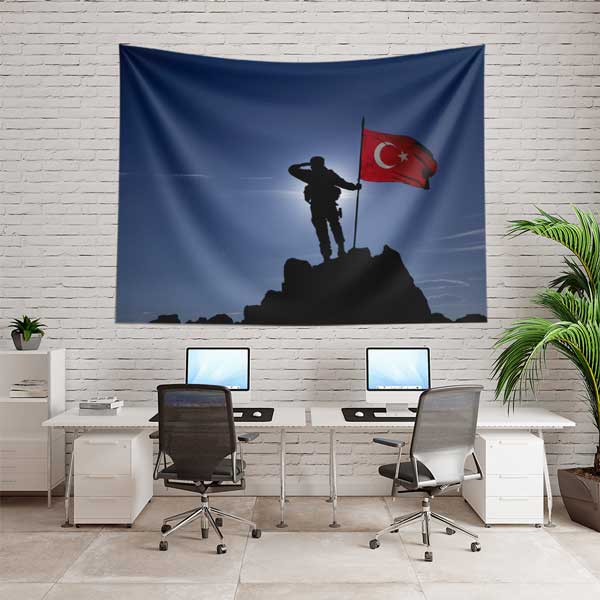 Zirvede Selam Veren Türk Askeri Duvar Örtüsü 11080