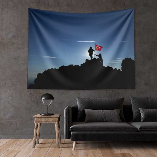 Zirvede Türk Bayrağı Asan Askerler Duvar Örtüsü 11079