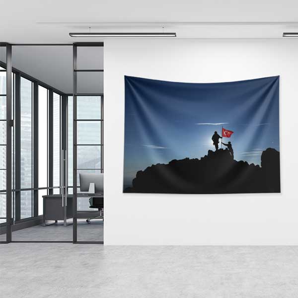 Zirvede Türk Bayrağı Asan Askerler Duvar Örtüsü 11079