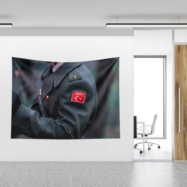 Türk Askeri Resmi Elbise ve Bayrak Yamalı Duvar Örtüsü 11085