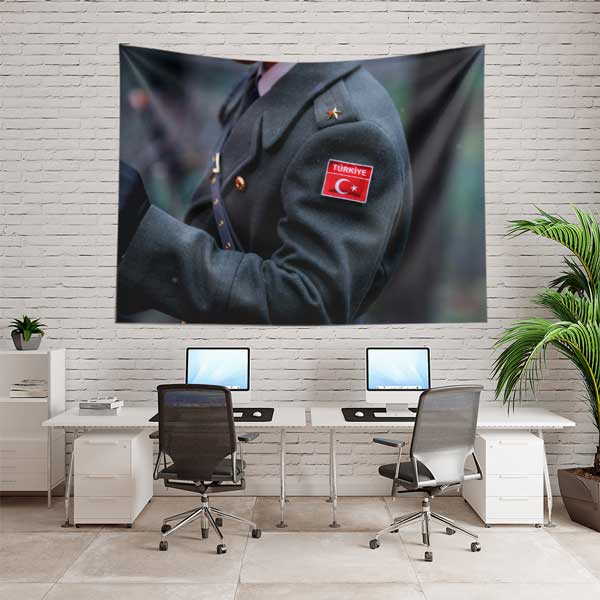 Türk Askeri Resmi Elbise ve Bayrak Yamalı Duvar Örtüsü 11085