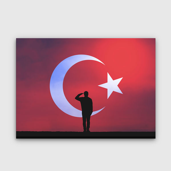 Türk Bayrağı Önünde Selam Veren Asker Silüeti Kanvas Tablo – 11237