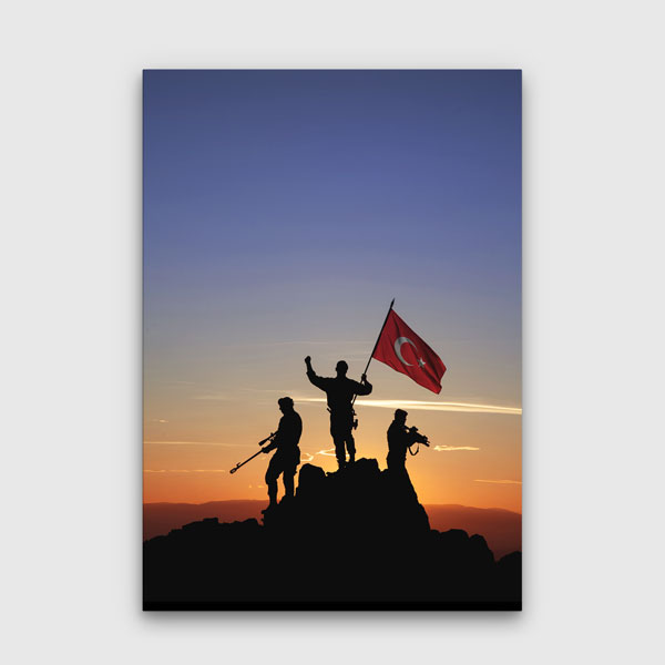 Türk Bayraklı Zafer Anı Asker Siluetleri Duvar Tablosu – 11278