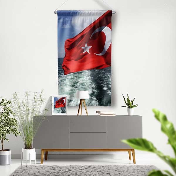 Dikey Türk Bayrağı ve Tekne İzli Deniz Duvar Flaması 11141
