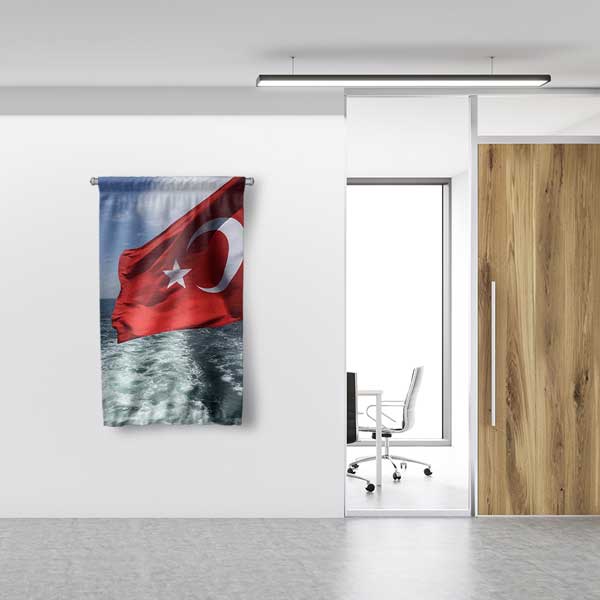 turk-bayragi-duvar-flamasi-11141-03 Dikey Türk Bayrağı ve Tekne İzli Deniz Duvar Flaması 11141
