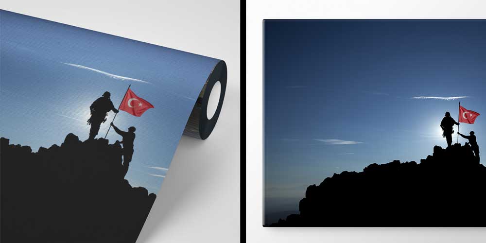 Zirvede Türk Bayrağı Diken Askerler Duvar Kağıdı 10975
