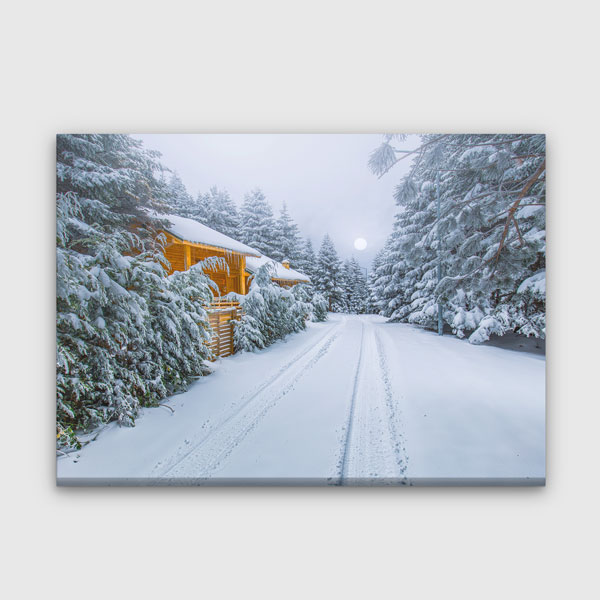 Karlı Orman Yolu ve Ahşap Dağ Evi Kış Manzarası Kanvas Tablo 12082