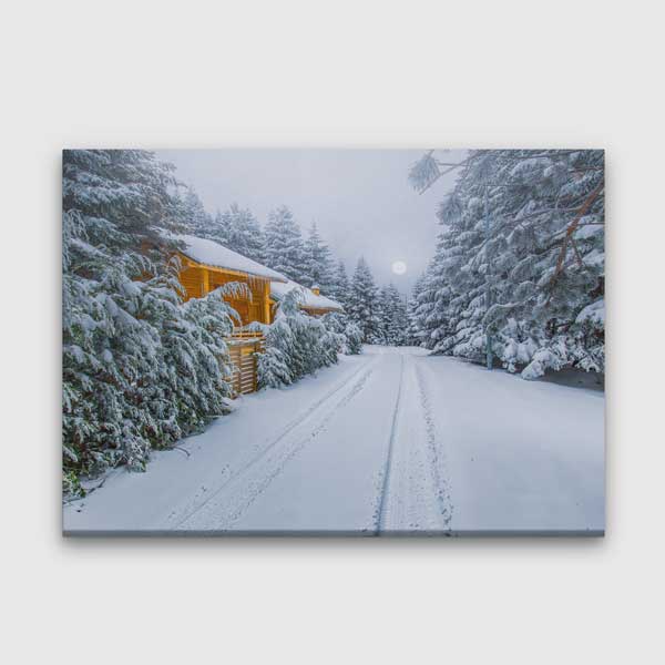 Karlı Orman Yolu ve Ahşap Dağ Evi Kış Manzarası Kanvas Tablo 12082