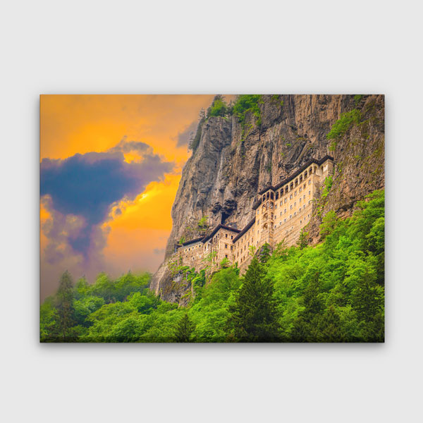 Kayalıklara Oyulmuş Tarihi Manastır ve Yeşil Vadi Kanvas Tablo 12109