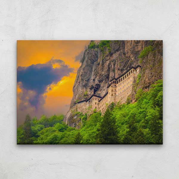 Kayalıklara Oyulmuş Tarihi Manastır ve Yeşil Vadi Kanvas Tablo 12109