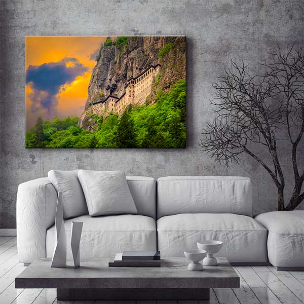 Kayalıklara Oyulmuş Tarihi Manastır ve Yeşil Vadi Kanvas Tablo 12109