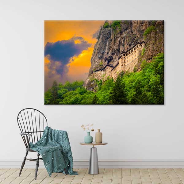 Kayalıklara Oyulmuş Tarihi Manastır ve Yeşil Vadi Kanvas Tablo 12109