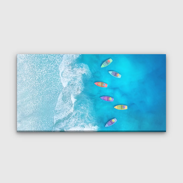 Turkuaz Denizde Renkli Tekneler Manzarası Kanvas Tablo 12045