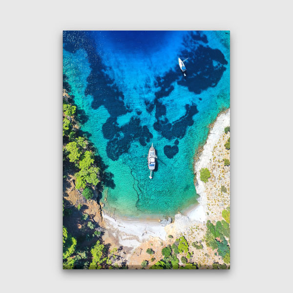 Turkuaz Koy ve Demirli Tekneler Manzarası Kanvas Tablo 12061