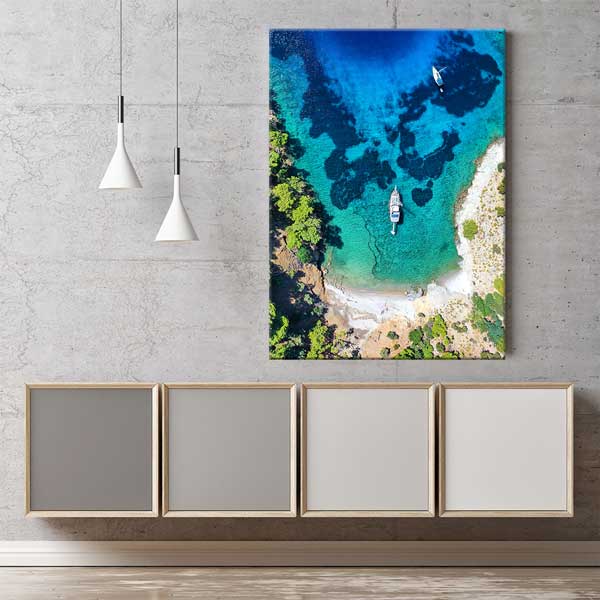 Turkuaz Koy ve Demirli Tekneler Manzarası Kanvas Tablo 12061